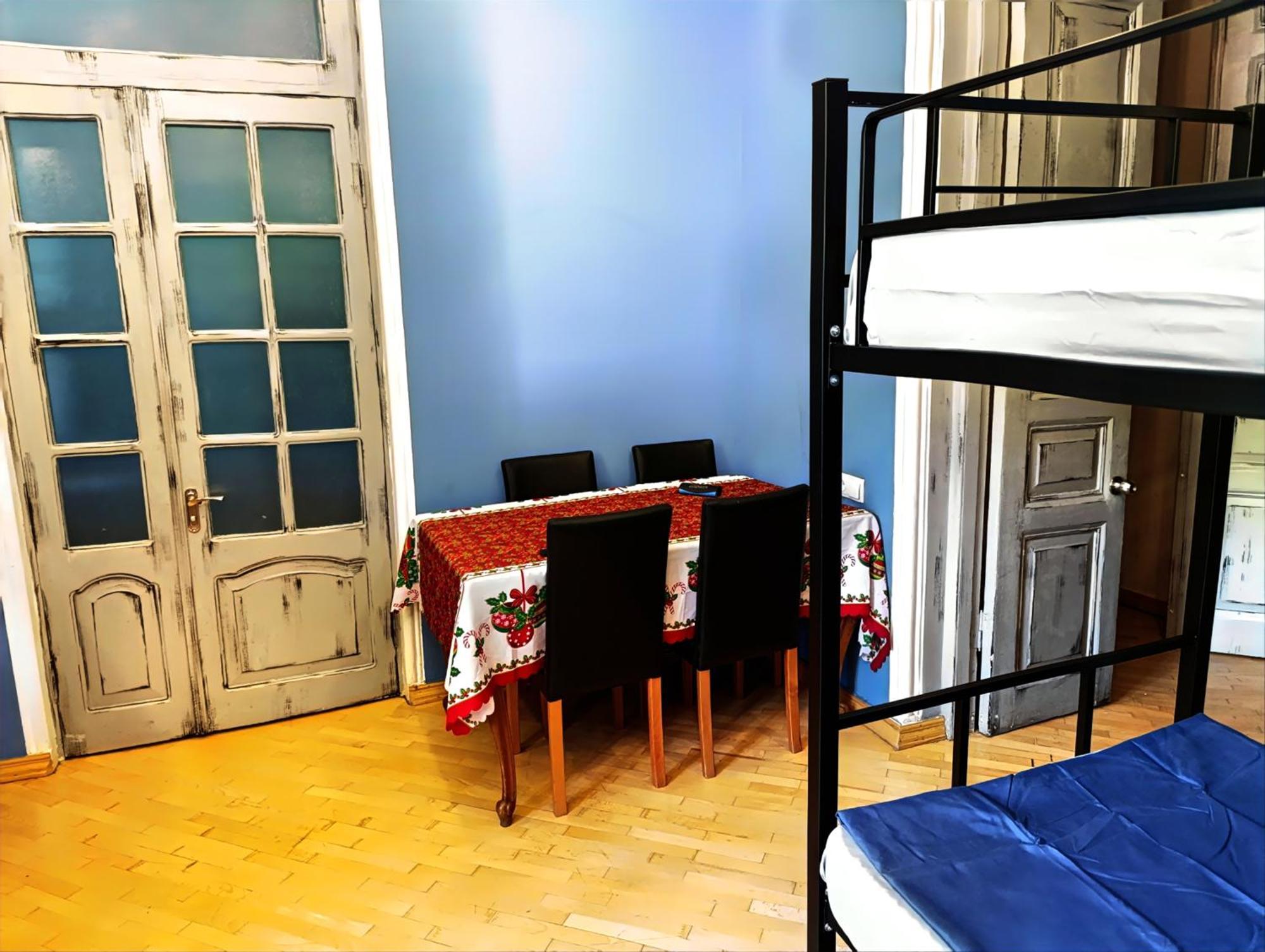 J Square Hostel تبليسي المظهر الخارجي الصورة